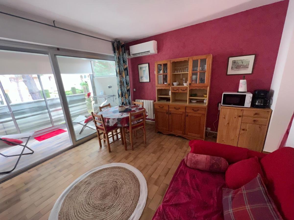 T2 Avec Veranda Et Piscine A La Napoule Apartment