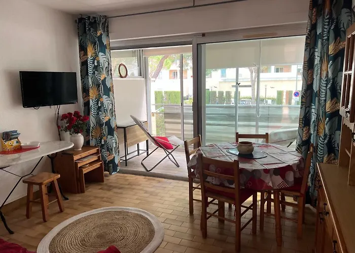 T2 Avec Veranda Et Piscine A Mandelieu La Napoule